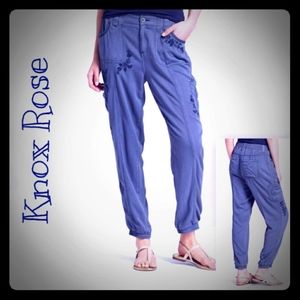 NWOT Knox Rose Embroidered Joggers!